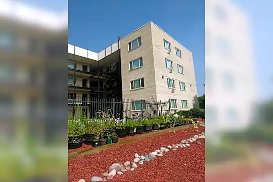 Greenleaf Apartments Photo 1