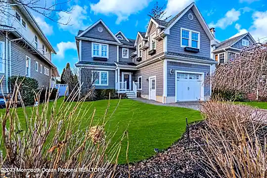 89 Mclean Ave Photo 2