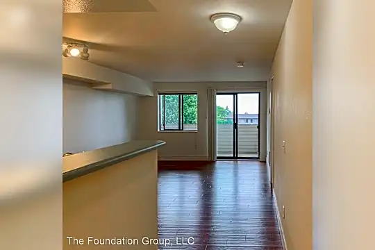9400 Roosevelt Way NE Photo 2