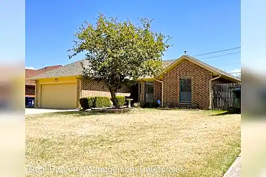 5804 Republic Dr Photo 2