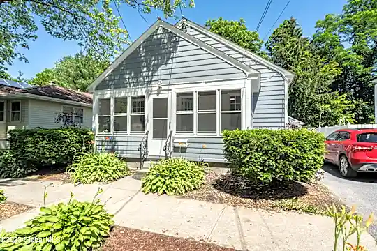 38 Madison St Photo 1