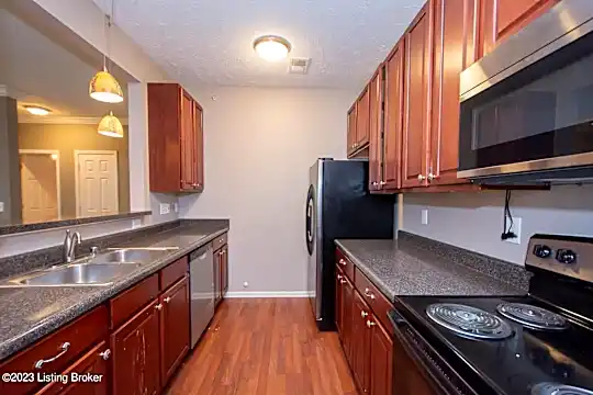 2704 Bradford Commons Dr Photo 2