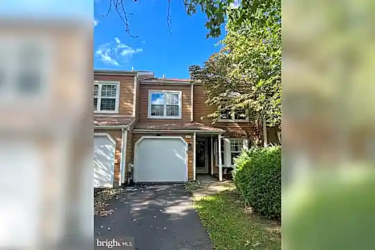 604 Danbury Ct Photo 1