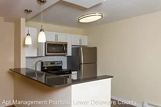 111 Morton Ave Photo 2