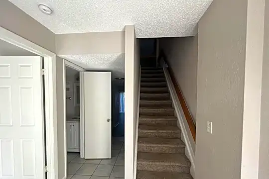 16 Oakwood Park Photo 2