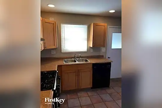 2515 North Freedom Drive Photo 2