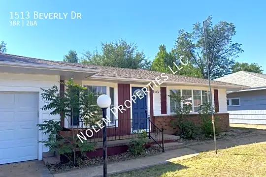 1513 Beverly Dr Photo 2