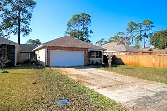 1684 Sycamore Ave Photo 2