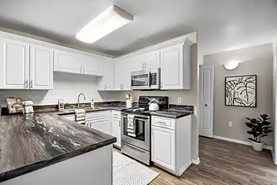 Luxe 1930 Apartment Homes Photo 1
