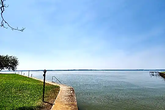 100 Edgewater Dr Photo 1