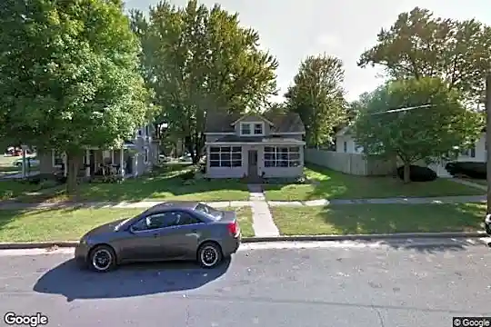 528 E Walnut St Photo 1