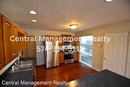 1158 Manchester Dr Photo 1