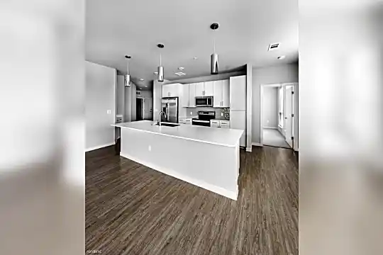 1523 Northwest Blvd Photo 2