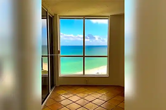 6767 Collins Ave #1704 Photo 2