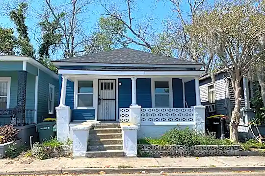 19 Bouhan St Photo 1
