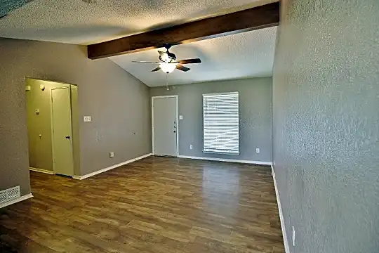 B - ENTRY & LIVING.jpg