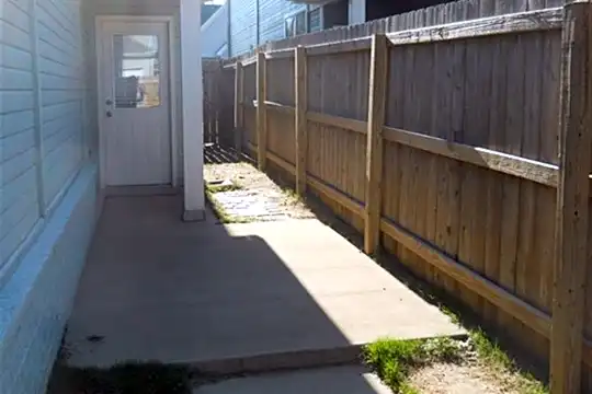 1409 Island Town Dr Photo 2