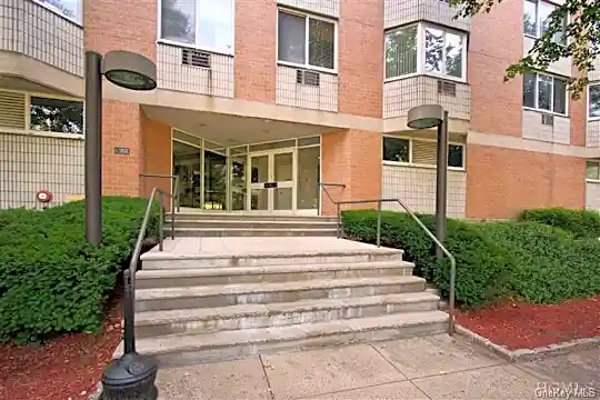 14 Nosband Ave #1G Photo 1