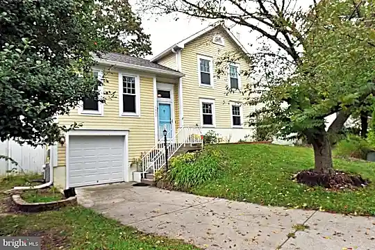 7932 Carriage Dr Photo 1