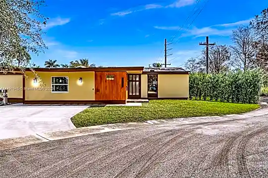 2915 Arthur St Photo 1