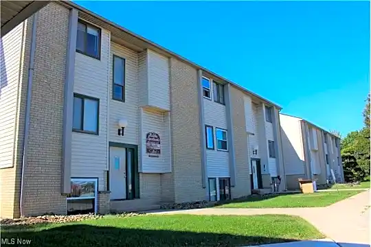 623 Lovers Ln #B-7 Photo 1