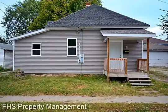 711 W Locust St Photo 2