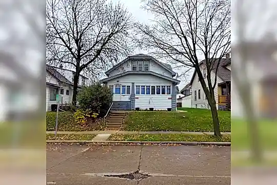 1212 S 73rd St Photo 1