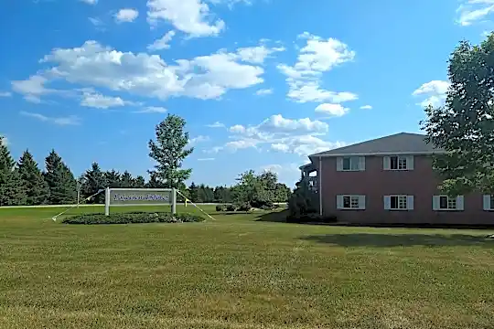 Lakeview Estates Apartments Photo 2