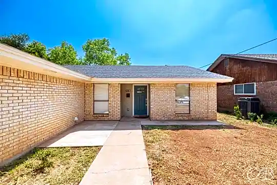 587 Scotland Ct Photo 2