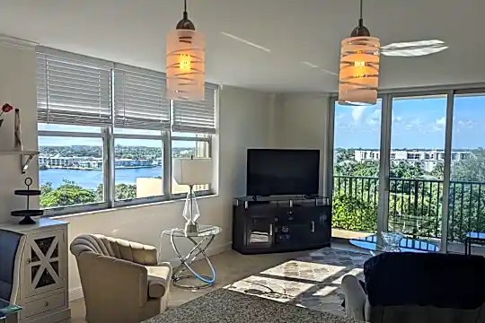 2121 N Ocean Blvd #902E Photo 2