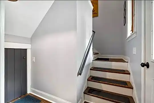 7 Forbes Ln Photo 2