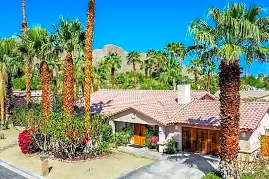 42505 Rancho Mirage Ln Photo 2
