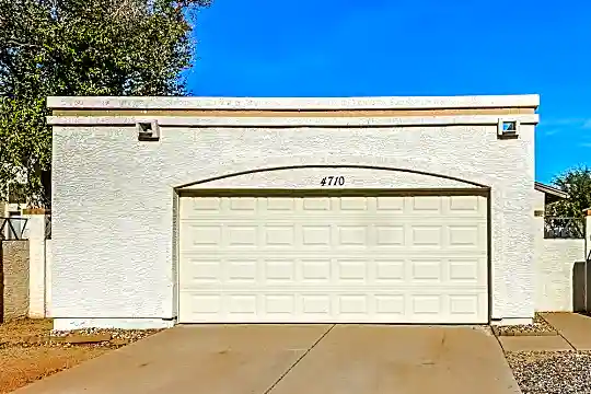 4710 W Menadota Dr Photo 1