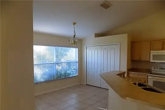 538 Lake Sumner Drive Photo 2
