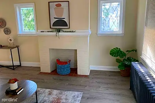 3818 Ridgecroft Rd Photo 2