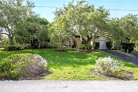 7400 SW 173rd St Photo 2