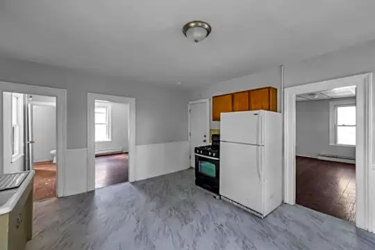 113 Green St Photo 1