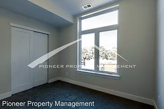 1819 Boulder St Photo 2