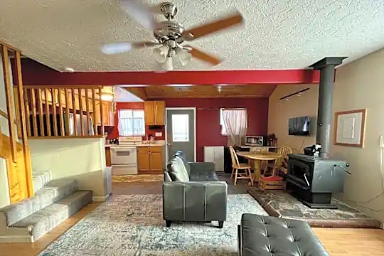 1211 Broadview Dr Photo 2