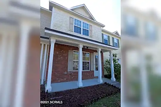 404 Meadowbrook Ln Photo 2