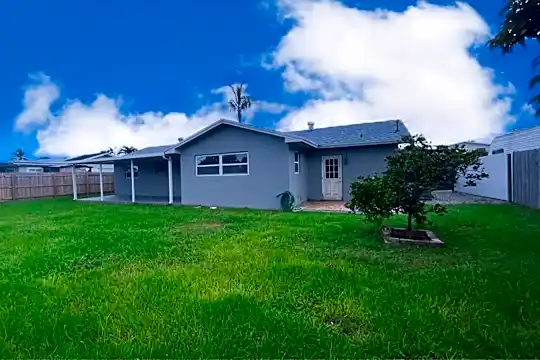 5923 Fair Green Rd Photo 2