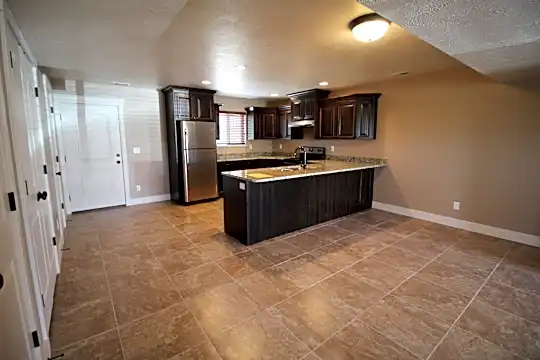 549 1420 N Photo 2