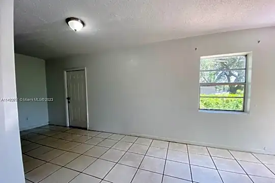 2255 NW 100th St #1 Photo 2