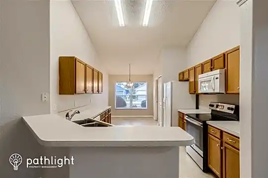 1067 Stoneham Dr Photo 2
