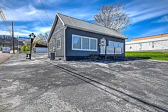 1704 Shelby St Photo 2