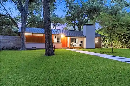 8571 Eustis Ave Photo 2