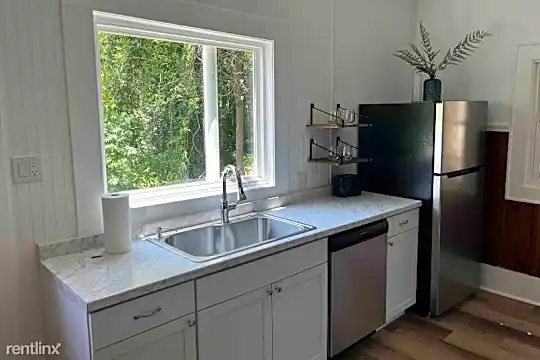 171 Crest St Photo 2