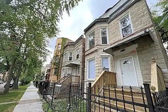 1830 S Hamlin Ave #2 Photo 2