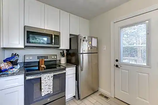 205 Edgewood Rd Photo 1