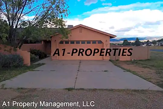 4461 N Moccasin Cir Photo 1